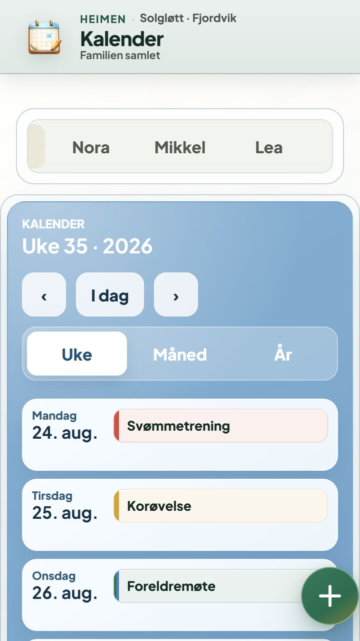 Familiekalenderen i Heimen viser uke 35, familiemedlemmer og aktiviteten Svømmetrening.